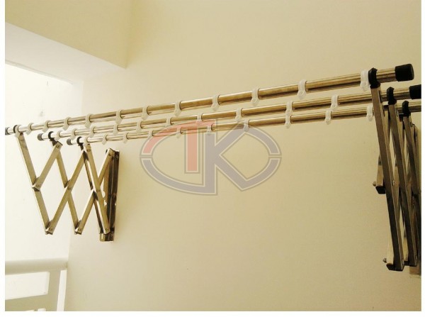 Wall mounted foldable garment drying rack 