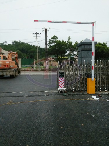 Lắp đặt cổng xếp điện và cần gấp Barie tại Huyện Ủy huyện Hoành Bồ, Quảng Ninh